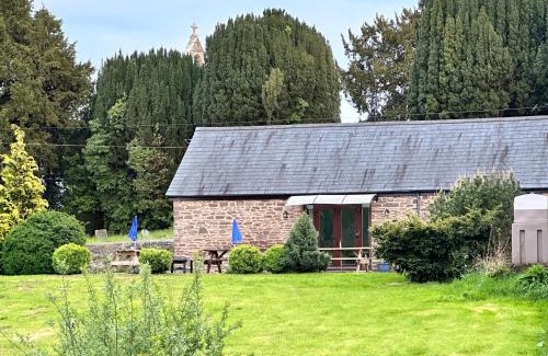 Usk Casa | Detached ONE LEVEL stone barn (Rowan Cottage)