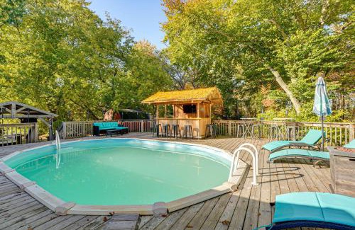 Muskegon Casa | Detached Sauna, Movie Room! Relaxation in Muskegon