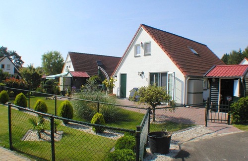 Heel Casa | Detached vacation home by the lake near Roermond - Netherlands