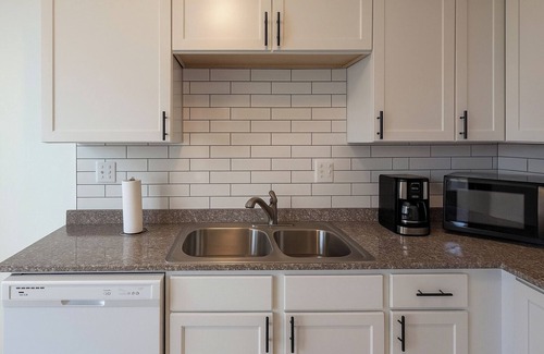 Detroit Casa | Detroit 4BR Home | Bathtub and Pet Friendly Stay