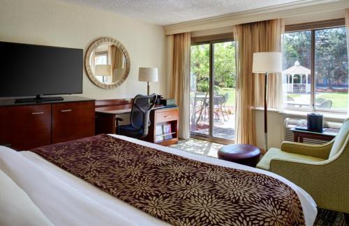 Livonia Hotel | Detroit Marriott Livonia
