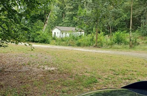 Florennes Casa | Deux étangs poissonneux au milieu des bois avec gîte moderne, la halte des deux lacs