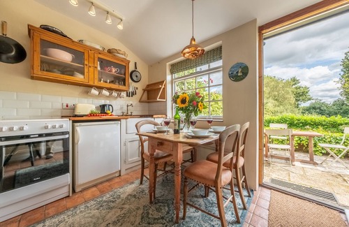 Lavenham Cabaña | Devine wooden beamed cottage in the heart of England’s best preserved medieval village - Weavers Cot