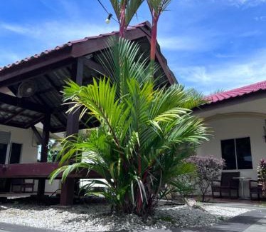 Lubok Buaya Hotel | Dhania Cenang Beach Motel