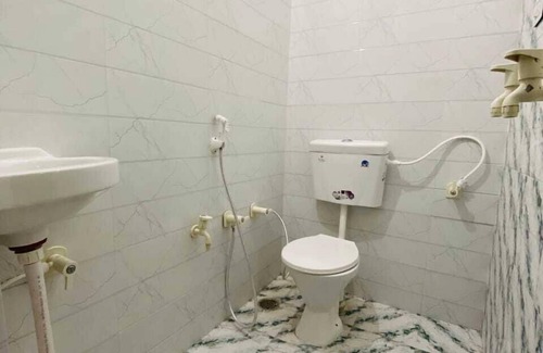 Varanasi Casa | Dhanwantri Niwas Guest House By GRB