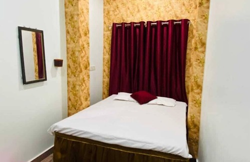 Varanasi Casa | Dhanwantri Niwas Guest House By GRB
