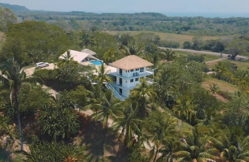 Palma Quemada Apartamento | Diamonds in the Mountain- The Pura Vida Suite