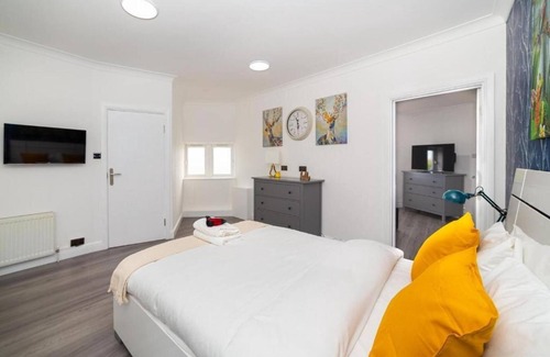 Harlesden Hotel | Diana Hotel