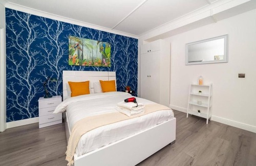 Harlesden Hotel | Diana Hotel