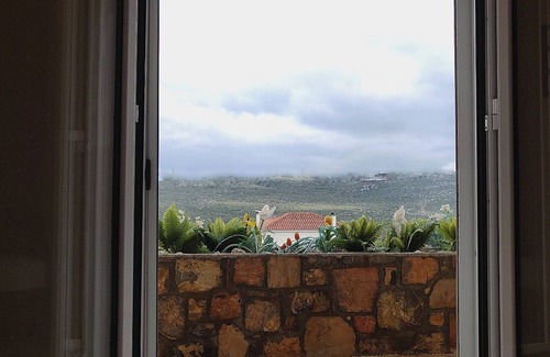 Kymi-Aliveri Villa | Villa de Dimitris Vaso con vistas al mar y a la montaña