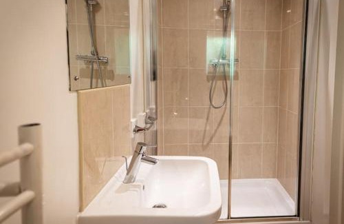 Farley Casa | Dimmingsdale, woodland lodge with hot tub for 8
