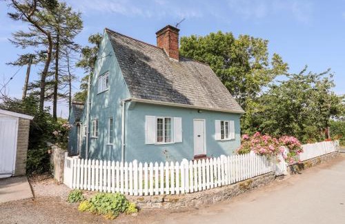 Llangaffo Casa | Dinam Lodge