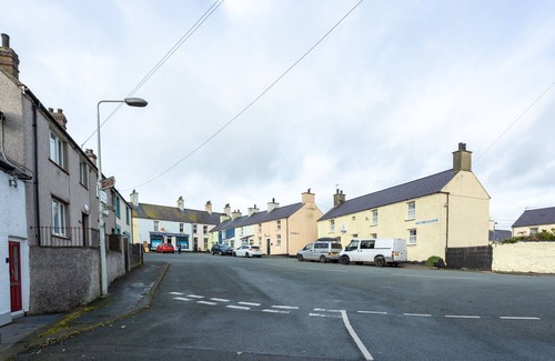 Malltraeth Casa | Dinas Bach - A Fabulously Remodelled Bungalow in Aberffraw