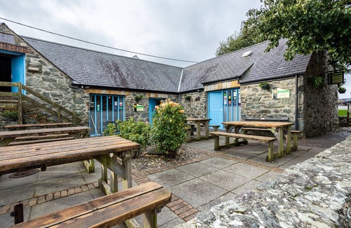 Malltraeth Casa | Dinas Bach - A Fabulously Remodelled Bungalow in Aberffraw