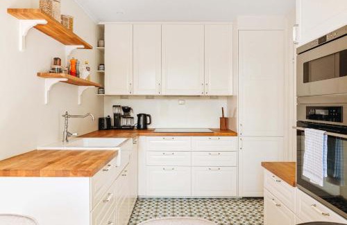 Bergen City Centre Casa | DINBNB Home l Historic 4BR House l 2 Free Parking l Balcony&Terrace