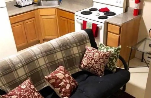 Norwich Apartamento | Dinners on us! Above pub mins to casinos. Unit 3