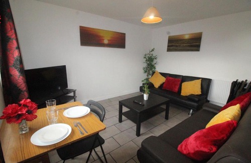 Dinnington Casa | Dinnington House Dinnington by Smart Corporate Stays