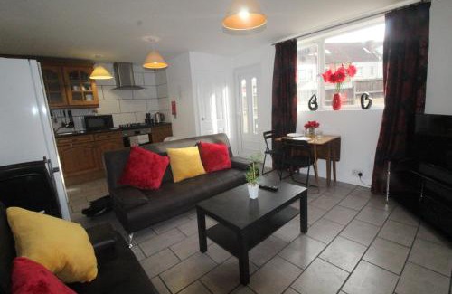 Dinnington Casa | Dinnington House Dinnington by Smart Corporate Stays