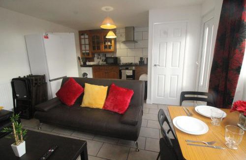 Dinnington Casa | Dinnington House Dinnington by Smart Corporate Stays