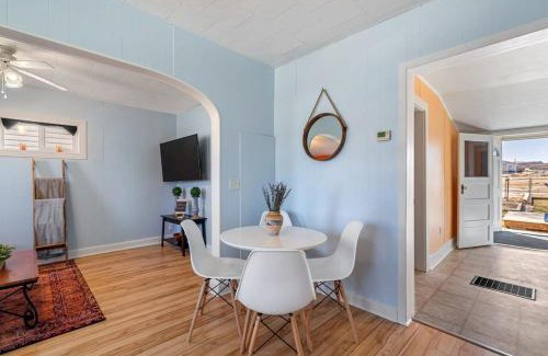 Drumheller Casa | Dino Cave l Walk to Downtown l Fire Pit & BBQ I TV