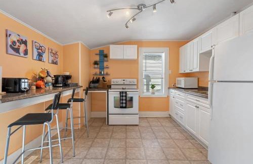 Drumheller Casa | Dino Cave l Walk to Downtown l Fire Pit & BBQ I TV