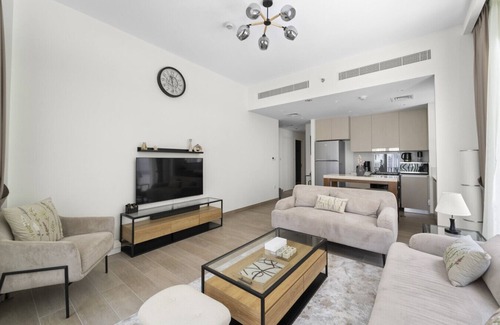 Madinat Zayed Apartamento | Direct Access to Beach | Bills Included | Furnished