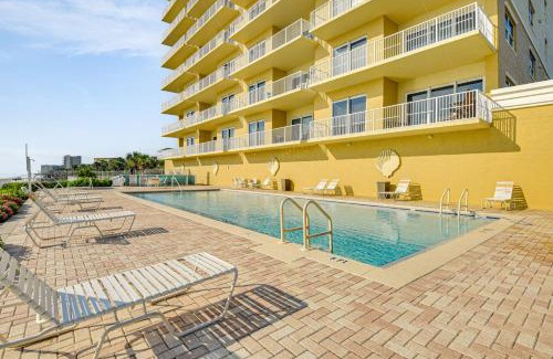 New Smyrna Beach Apartamento | Direct Beach Access NSB Condo with Community Perks
