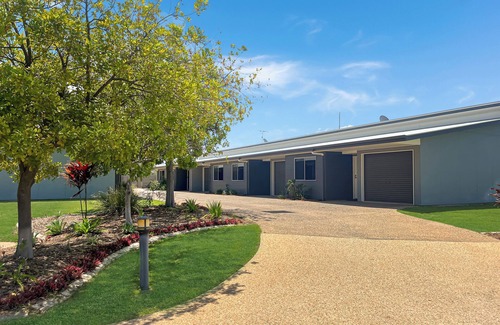 Emerald Apartamento | Direct Collective - Villas on Rivergum