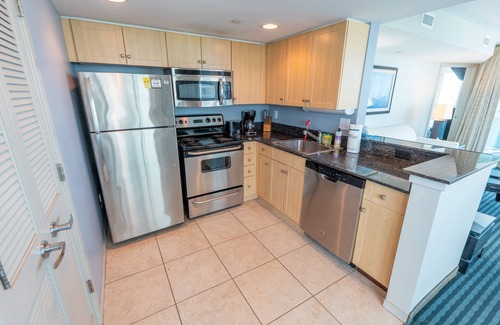 Downtown Myrtle Beach Condominio | Direct Ocean and City Views, Corner Suite, Pools!