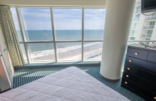 Downtown Myrtle Beach Condominio | Direct Ocean and City Views, Corner Suite, Pools!