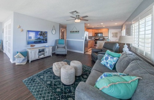 Painters Hill Casa | Direct Oceanfront~Deck~King Bed~Beach