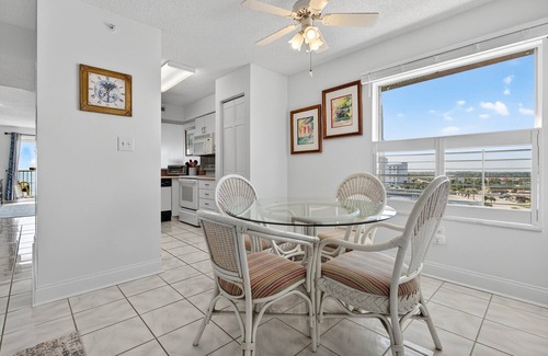 Seawinds Condo Condominio | Direct oceanfront corner condo with spacious balcony and heated beachfront pool
