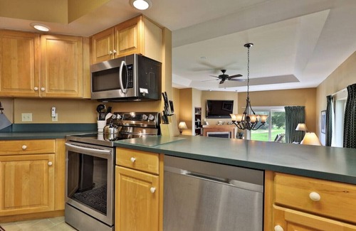 Ludlow Apartamento | Direct Ski Access from this Solitude Condo at Okemo