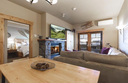 Whitefish Condominio | Direct Ski in and Ski out!! 2 bedroom/1 bath Morning Eagle ski in/out!!