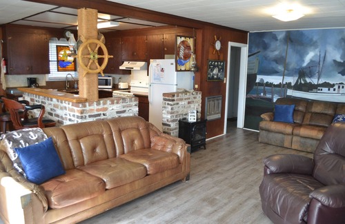 Sunbury Cabaña | Frente directa w / muelle privado! Casa del pescador en Sunbury-cerca de Savannah