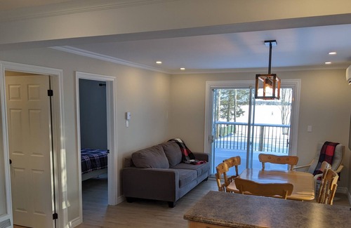 Mauricie Chalet De Esquí | Directement sur le lac, parfait pour la détente et les activités de plein air!