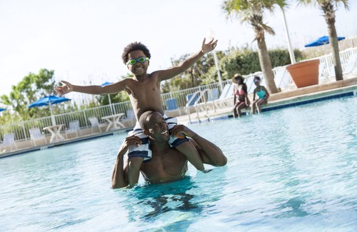 Arcadian Shores Complejo | Suite directamente frente al mar en Family Resort + Privilegios de alquiler en el sitio oficiales