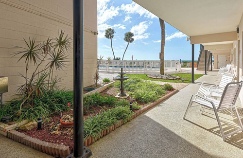 Golden Beach Condominio | Directly on the Gulf - Unit 7 - Studio - Ground Floor - Sleeps 2