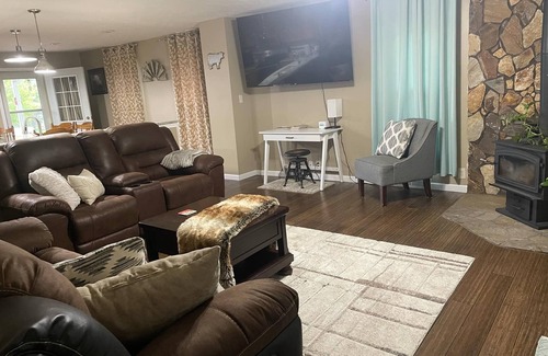 Buffalo County Casa | Dirt Road Inn, Charming 2-bedroom house located out in the beautiful countryside