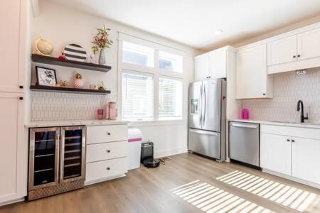 Cleveland Park Casa | Disco Dollhouse - East Nashville + 2 8 mi Downtown