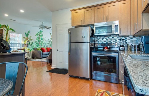 Hanahan Casa | Discounted Waterfront Private Hot Tub Dock Deck AB