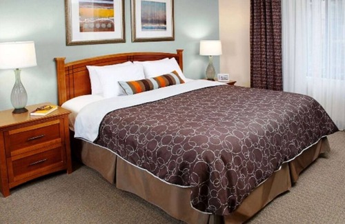 Acres Green Casa | Discover Denver South's Adventures! Three Spacious Suites with Full Kitchens!