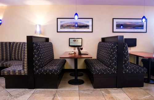 South Portland Hotel | Discover Downtown Portland - Stay in Comfort w/ Indoor Pool | Pets are Allowed
