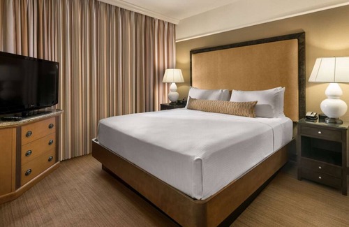 Gainey Village Villas Hotel | Discover Ideally Located Suites in Gainey Ranch AZ w/ Free Parking & Breakfast!