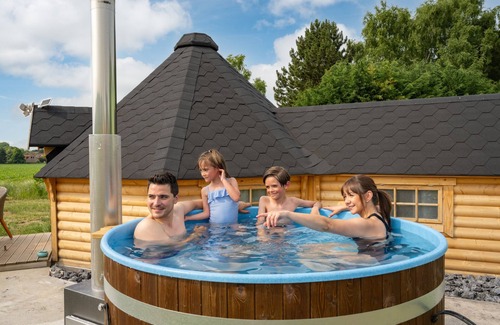 Farbus Cabina | KOTA à la ferme-Cabaña de madera-Baño Privado-Estándar-Vista al Jardín