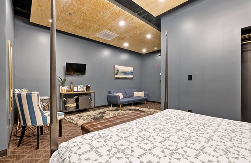 Middletown Casa | Discover Posh Boutique Hotel in Middletowns Torchlight Pass Revival District 302