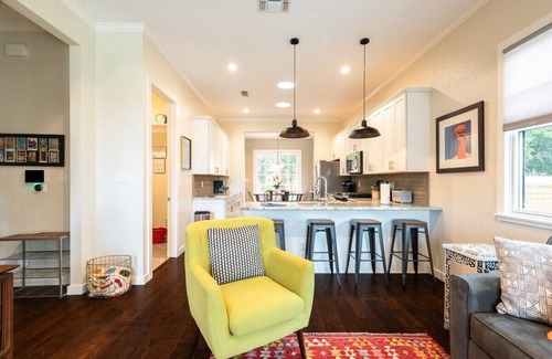 Near East Side Casa | Descubre el Riverwalk desde New Craftsman Home
