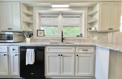 Long View Casa | Discover Tranquility at Carolina Cottage - Cozy 2-Bedroom Retreat in Hickory, NC