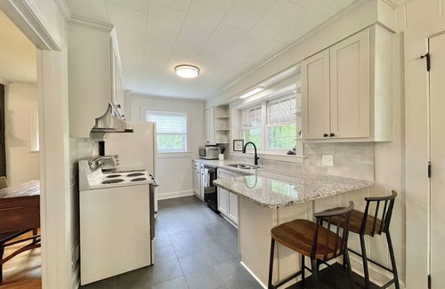 Long View Casa | Discover Tranquility at Carolina Cottage - Cozy 2-Bedroom Retreat in Hickory, NC