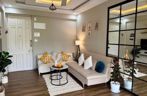 Siolim Cama Y Desayuno | Dishney Den-Luxe 1BHK Stay with pool near Anjuna & Thalassa